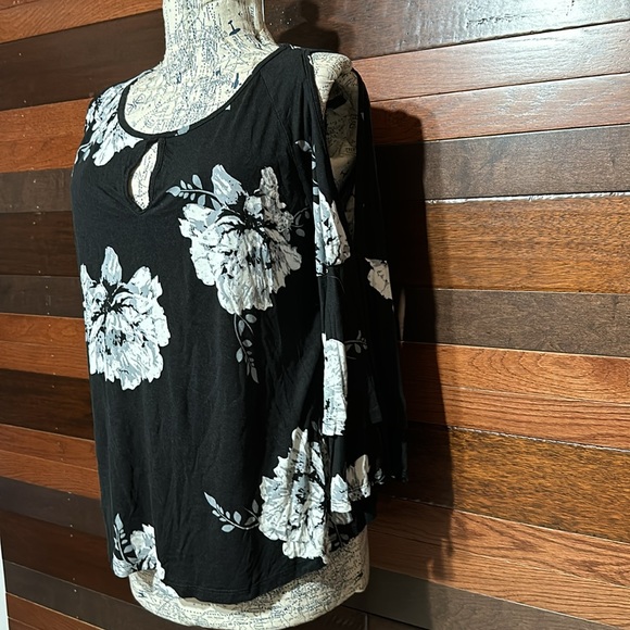 Lascana Venus Scoop Neck Cold Shoulder Long Sleeve Black and White Floral Blouse - Picture 5 of 10